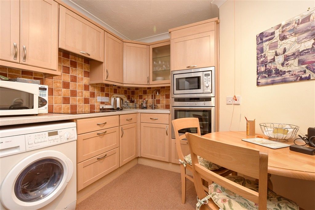 Property photo 3 of 12 Kitchen/Breakfast Area