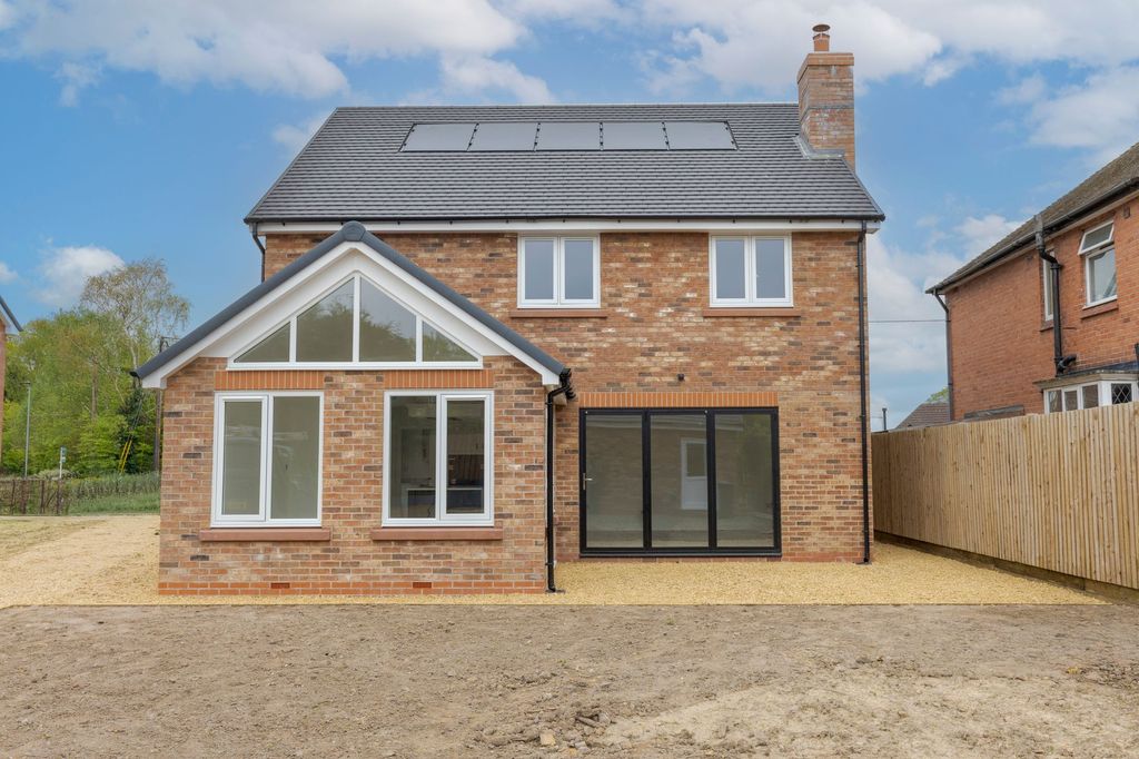 Property photo 2 of 33