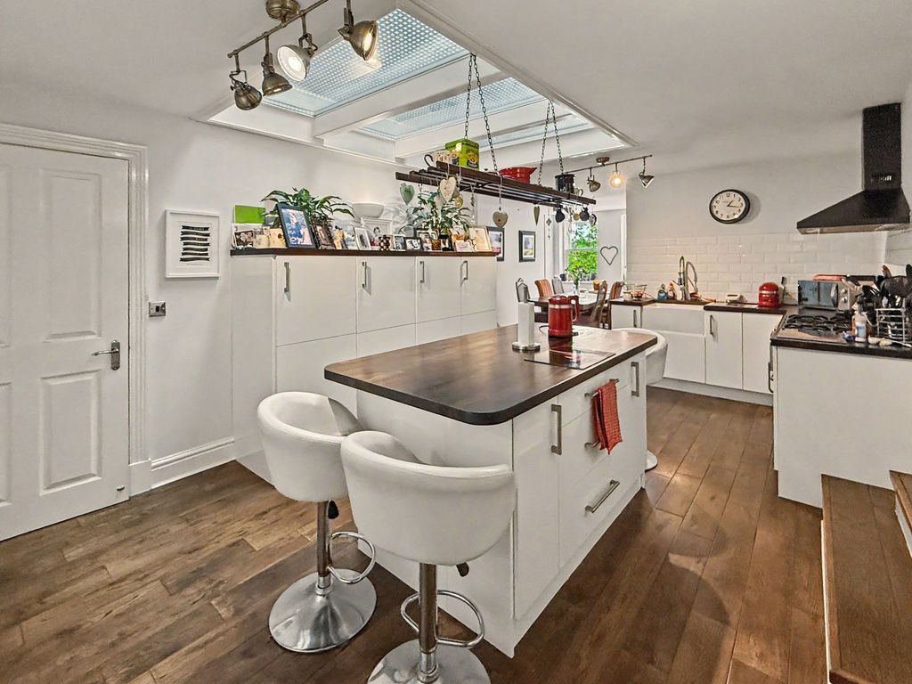 Property photo 2 of 32