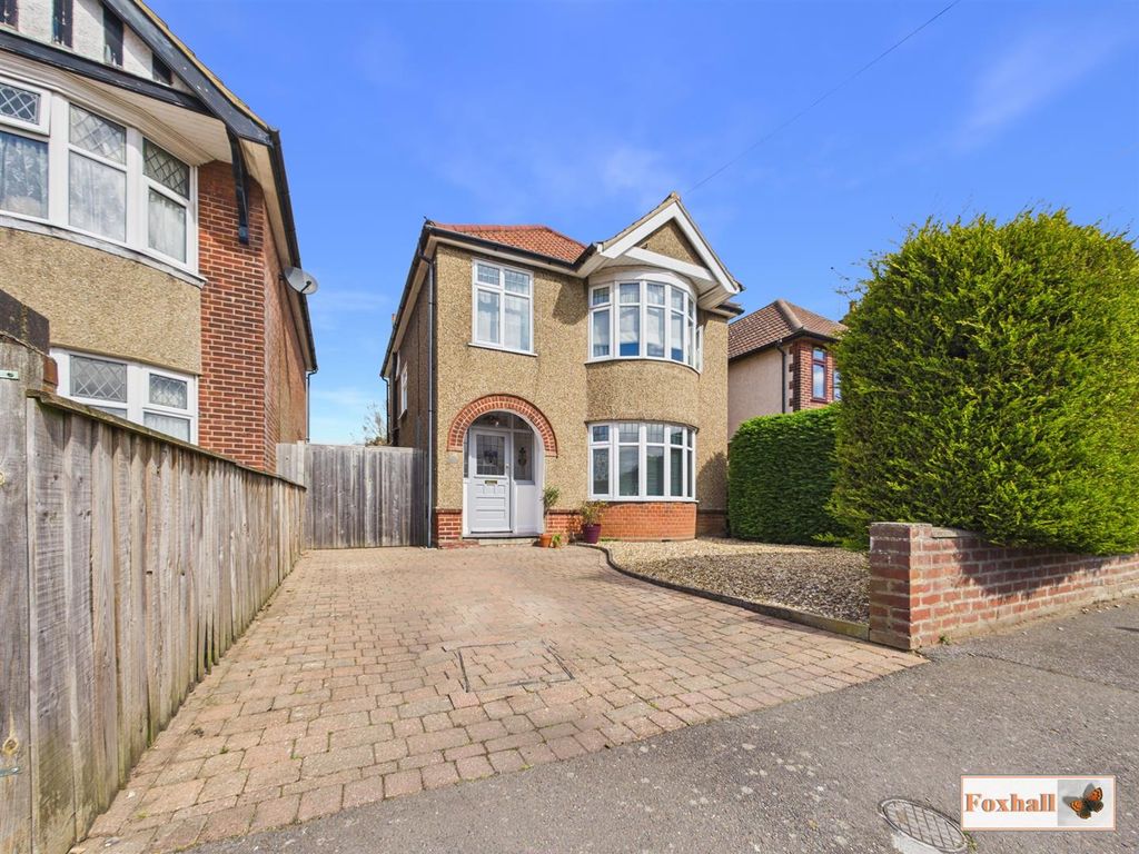 Property photo 1 of 25 Front Garden