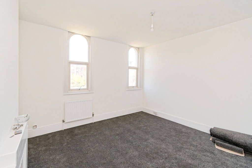 Property photo 3 of 8 Picture No. 02