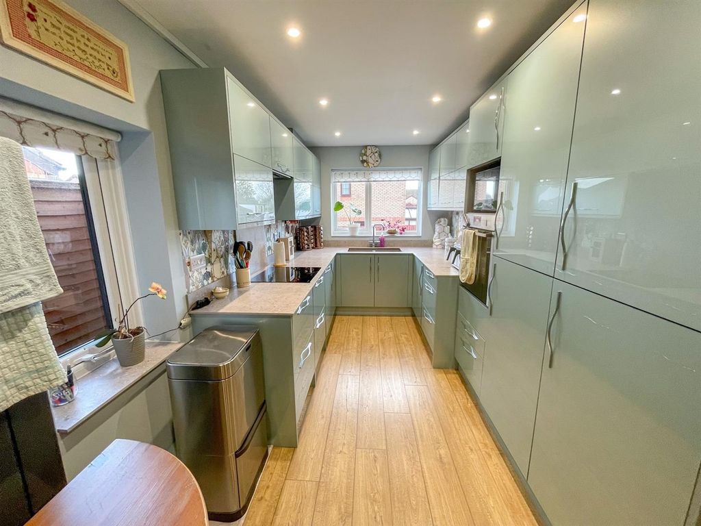 Property photo 3 of 25 Kitchen