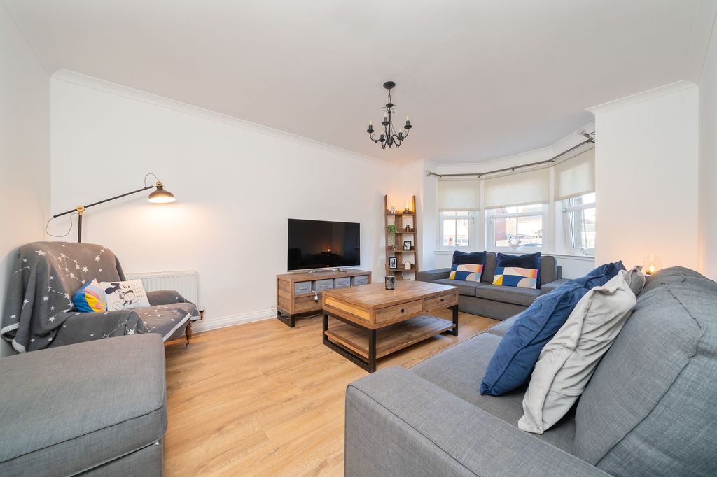 Property photo 3 of 34