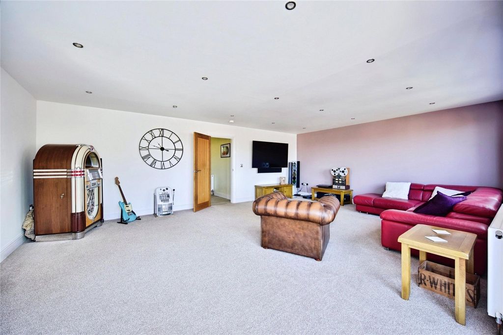 Property photo 2 of 17 Picture No. 06