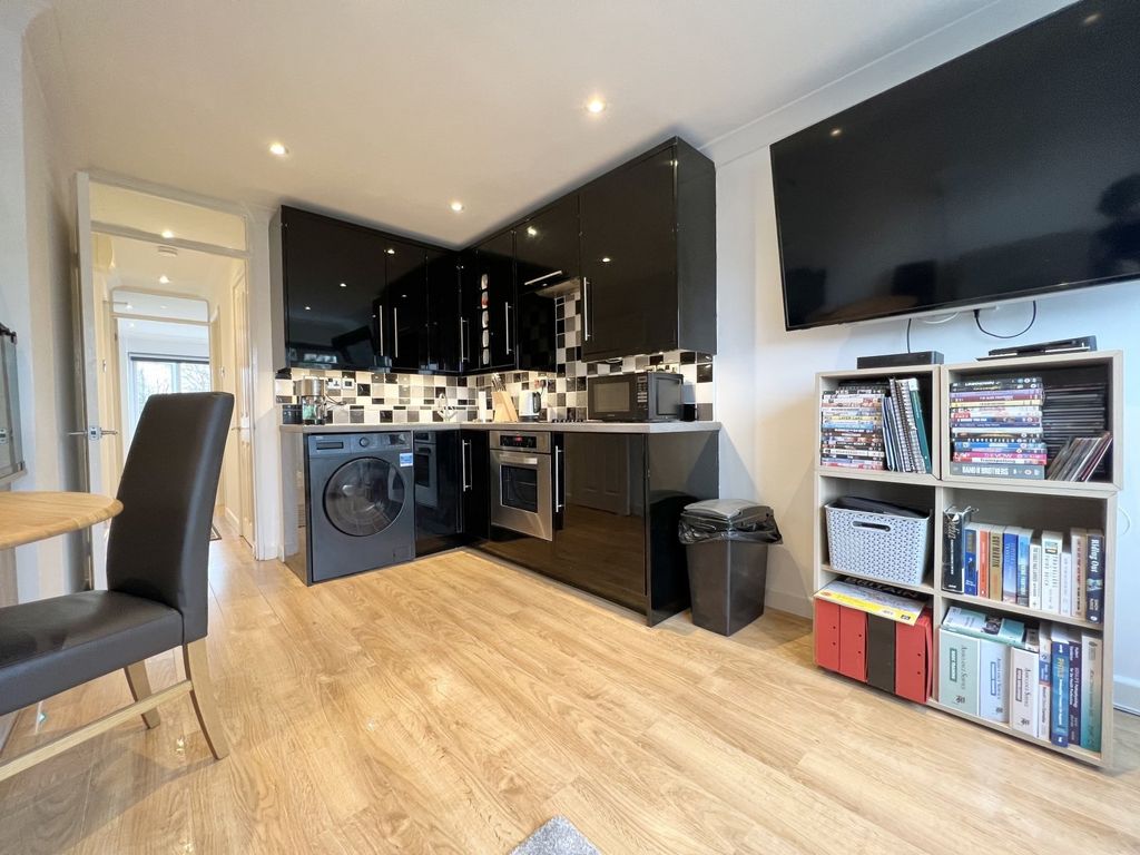 Property photo 2 of 6 Far230267_04