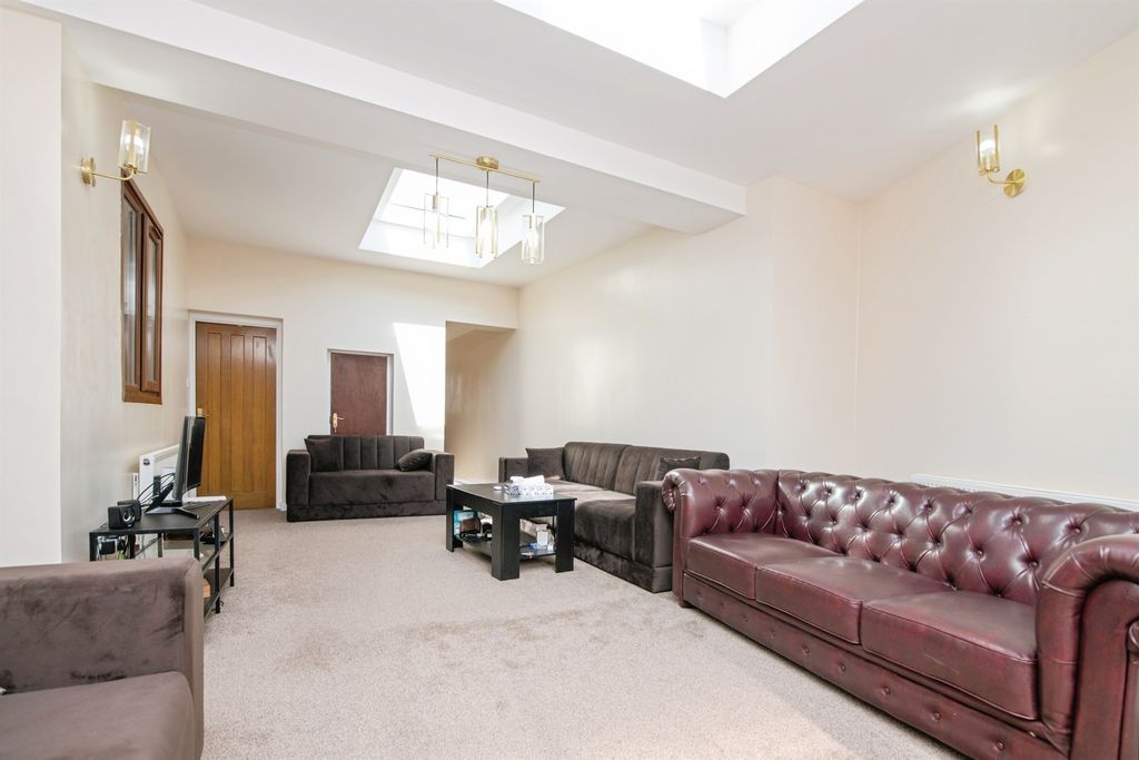 Property photo 3 of 27