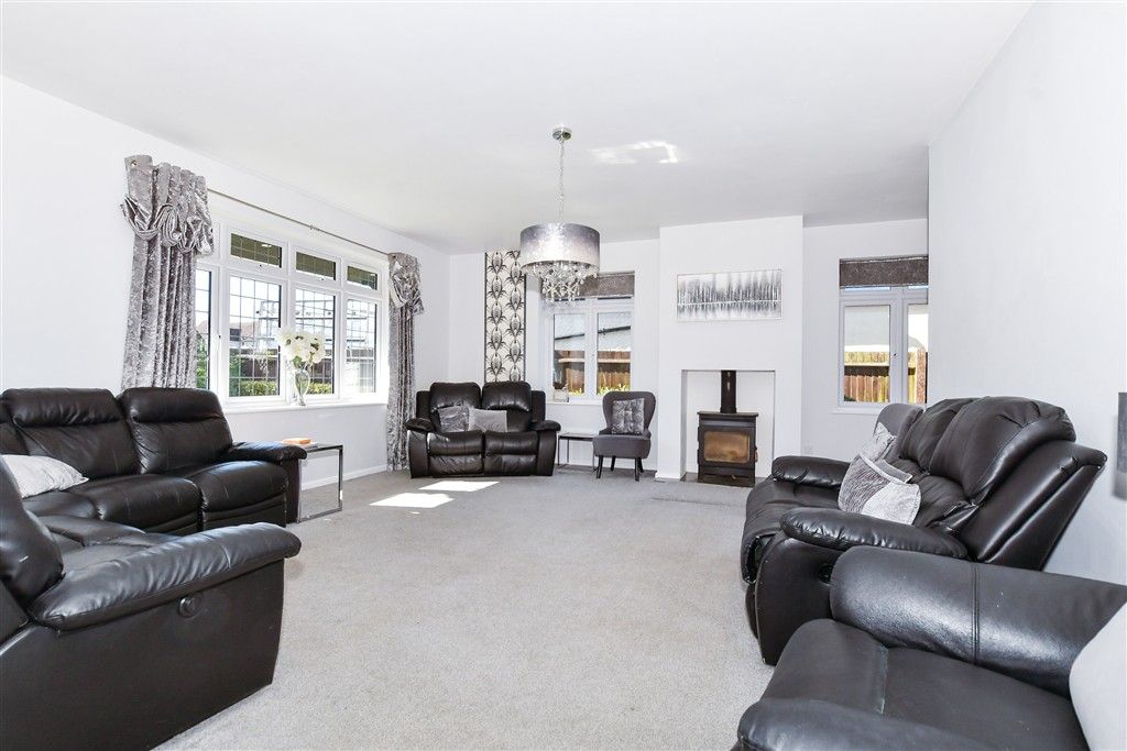 Property photo 1 of 15 Lounge