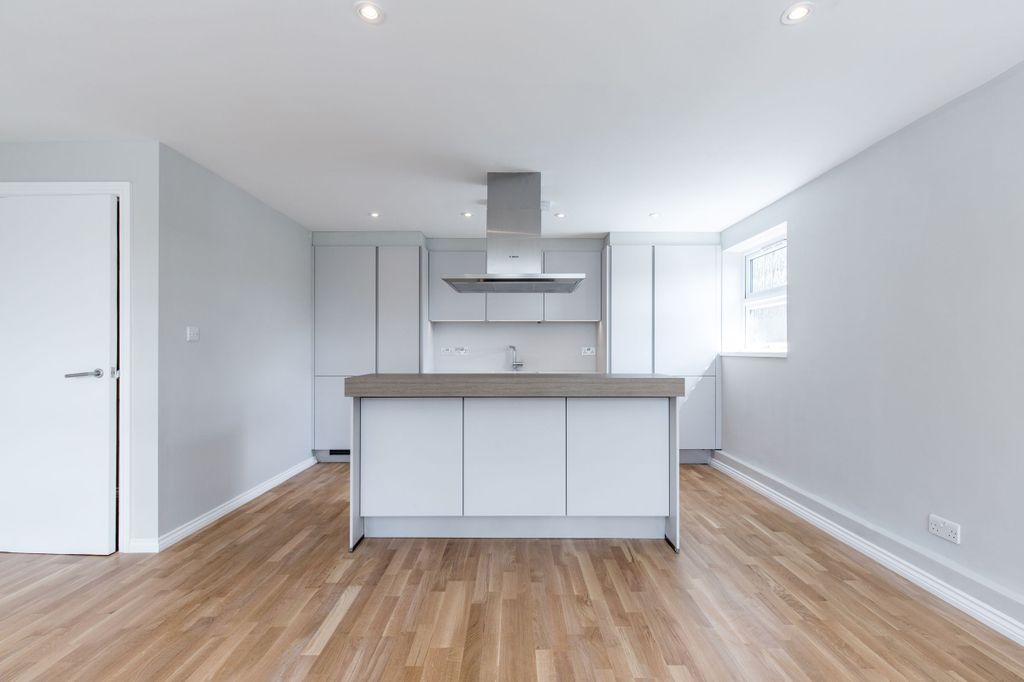Property photo 3 of 14 Kitchen