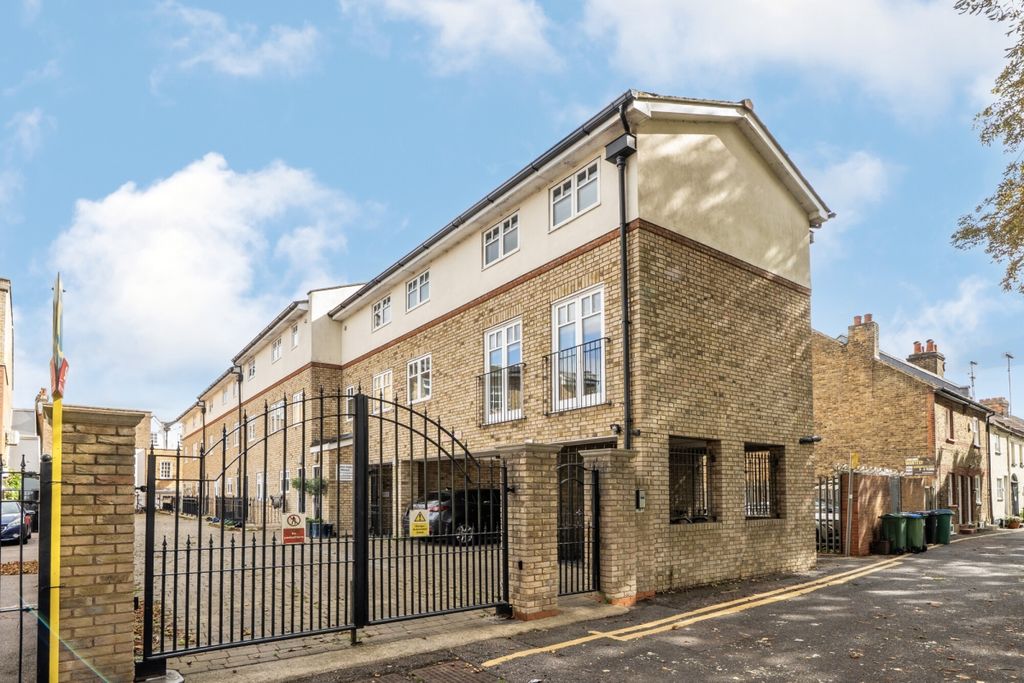 Property photo 1 of 15 1356444-13-68c997...