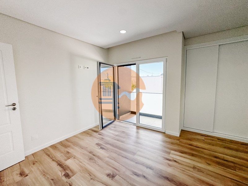 Property photo 3 of 28