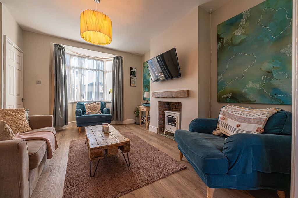 Property photo 3 of 23