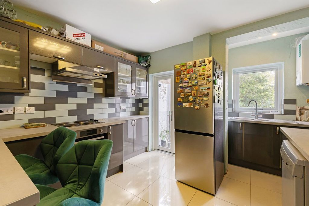 Property photo 3 of 11