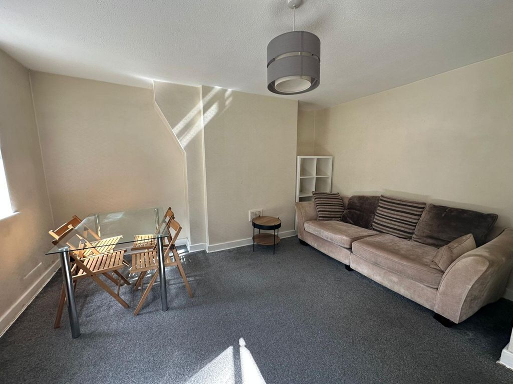 Property photo 1 of 13 A Bright And Welcoming Living Room Featuring A Com...
