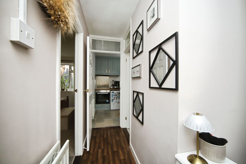 Property photo 3 of 15 Entrance Hall