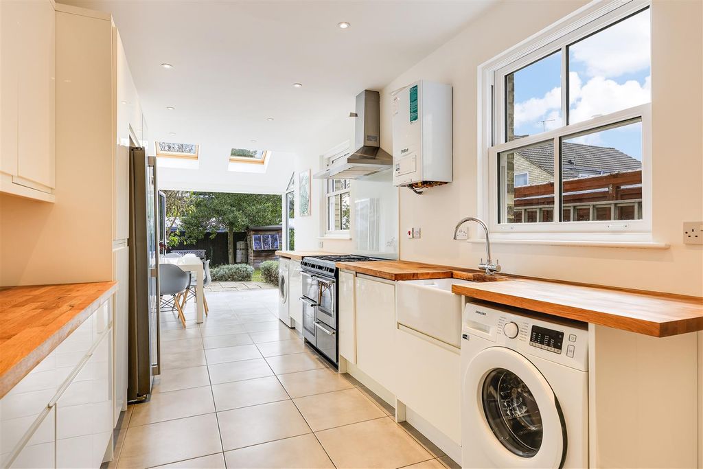 Property photo 3 of 16 Img (26).Jpg