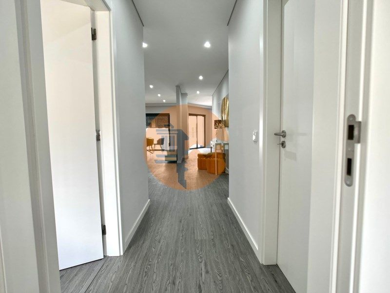 Property photo 2 of 32