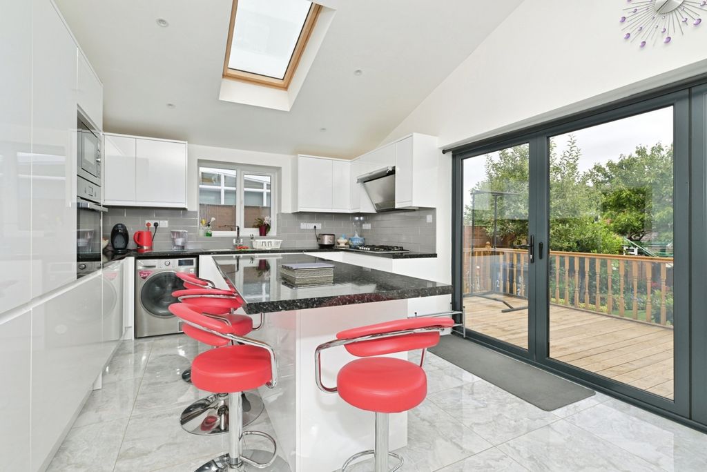 Property photo 3 of 28 Photo