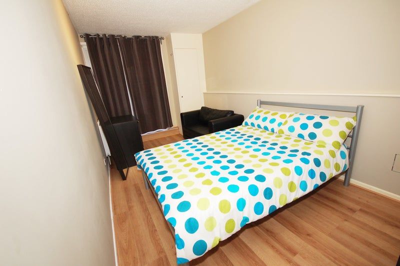 Property photo 1 of 9 Room 3 - £950 Available From 27/04/2026