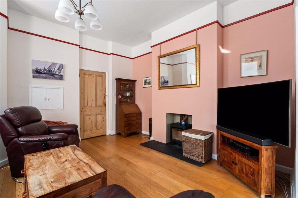 Property photo 2 of 20 Lounge