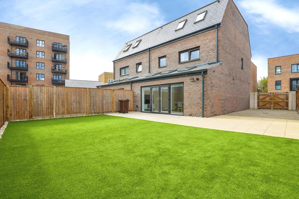 Property photo 2 of 15 Pbox-Img.Jpg