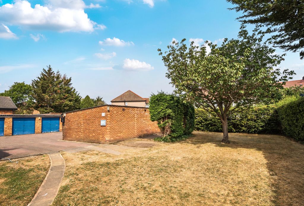Property photo 3 of 10 1495562-20-6A6344...