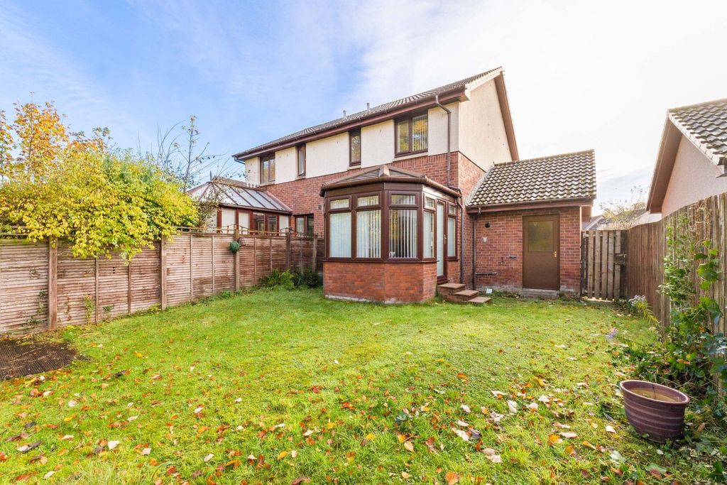 Property photo 2 of 32