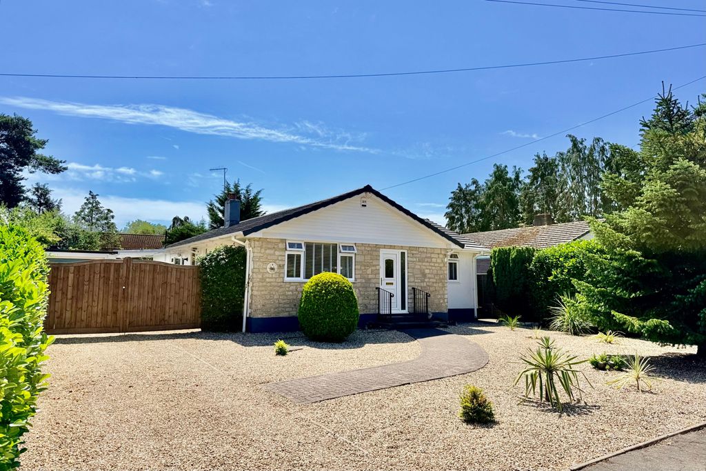 Property photo 1 of 24 3 Bedroom Detached Bungalow Compton Beeches
