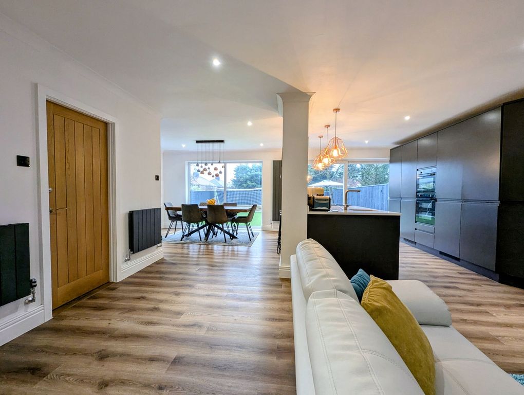 Property photo 2 of 32