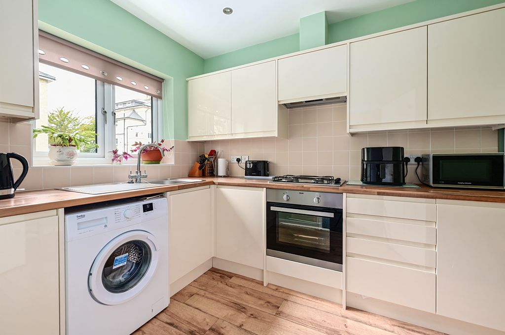 Property photo 2 of 11 Kitchen
