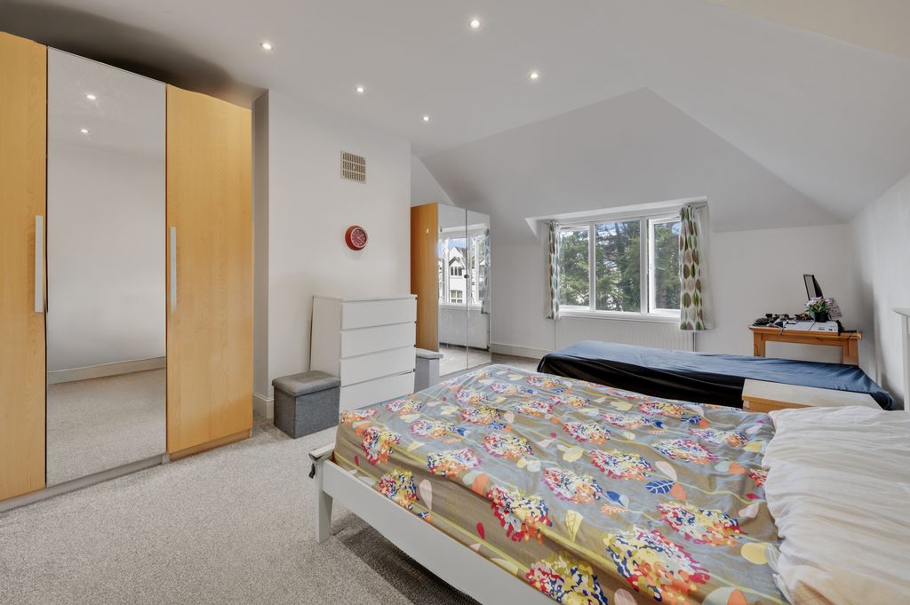 Property photo 2 of 15 Photo 4