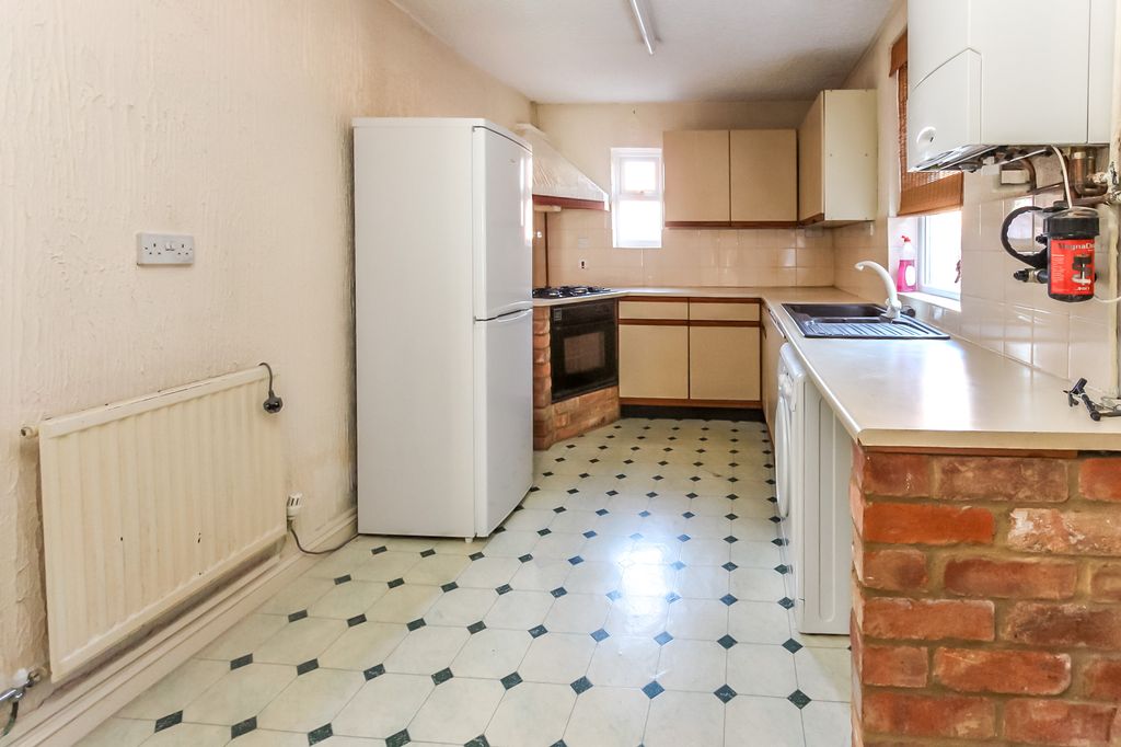 Property photo 2 of 9 Kitchen