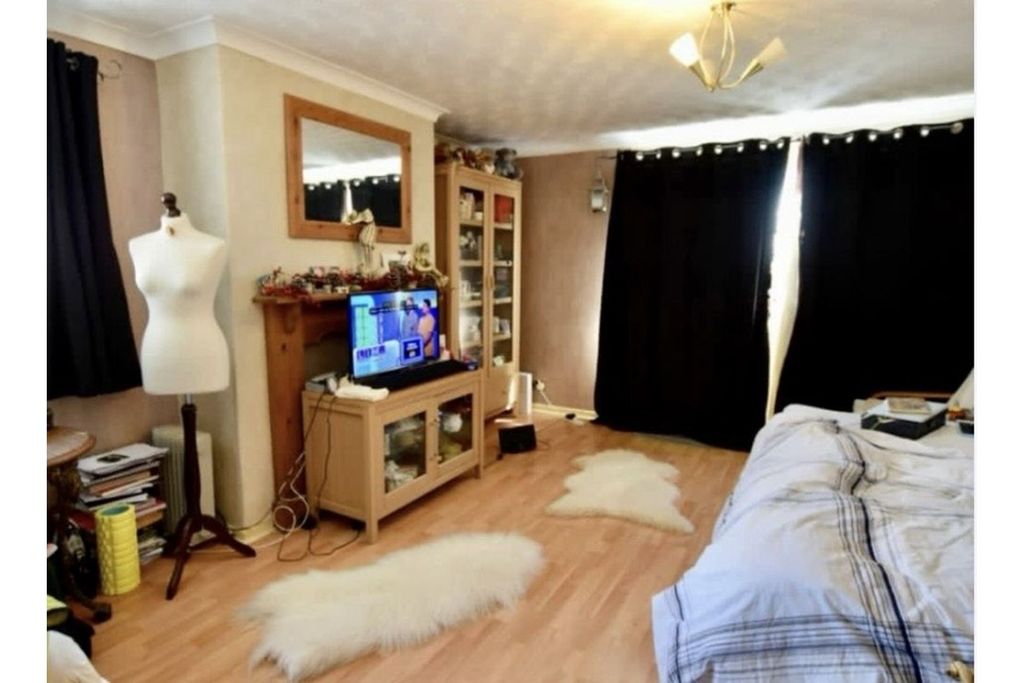 Property photo 3 of 15