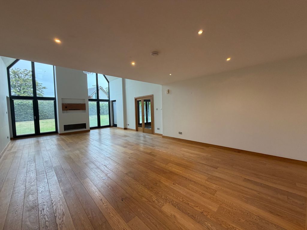 Property photo 2 of 21