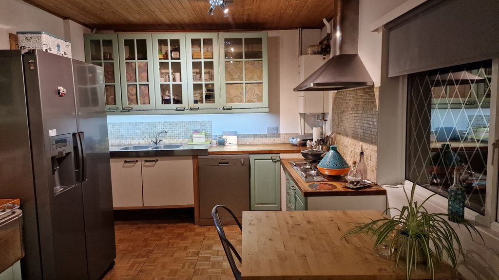 Property photo 2 of 20 Kitchen-01