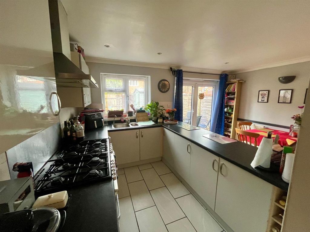 Property photo 2 of 14 Kitchen