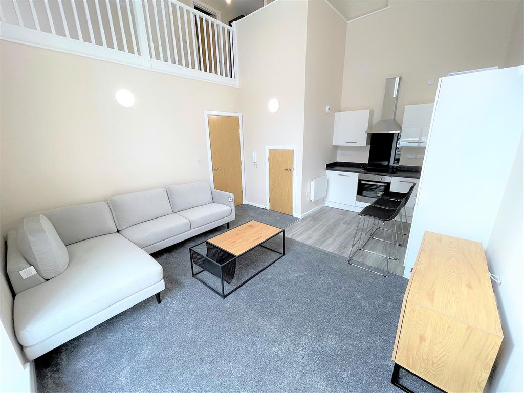 Property photo 1 of 32