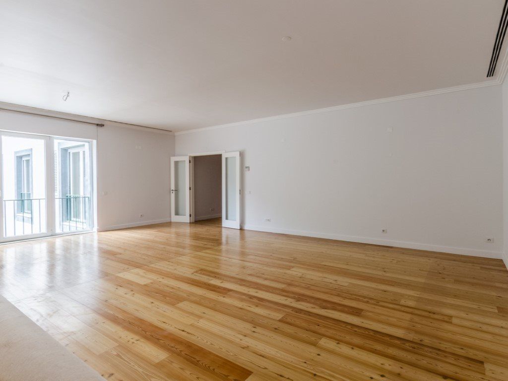 Property photo 1 of 18 3-Bedroom Apartment With Private Parking, In A Prime Chiado Location