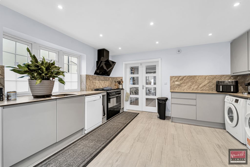 Property photo 2 of 17 Dsc04972