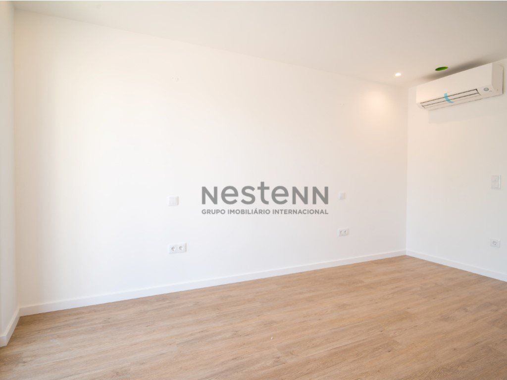 Property photo 2 of 43