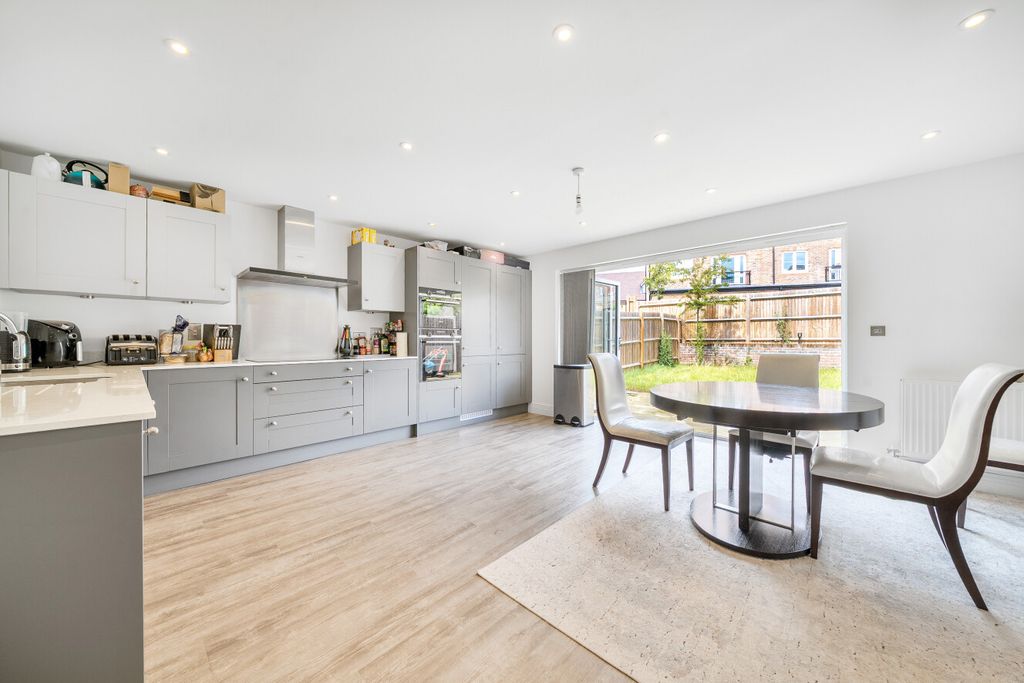 Property photo 1 of 18 1454632-5-6A05c74...