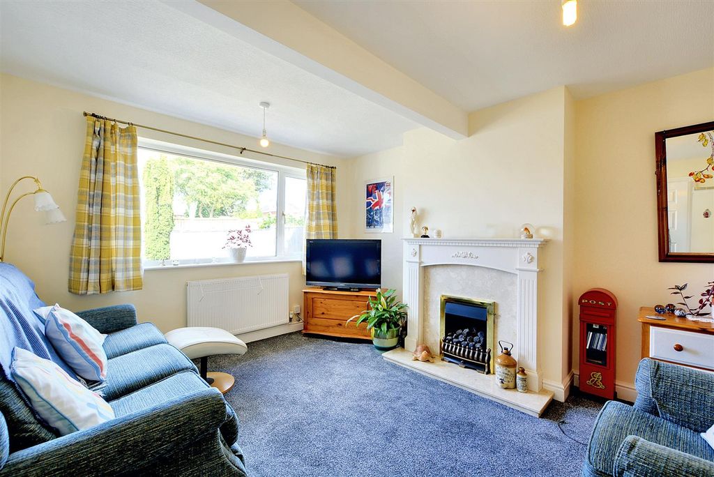 Property photo 2 of 17 Lounge