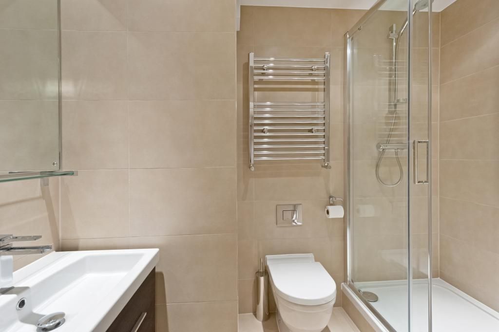 Property photo 3 of 8 Bathroom