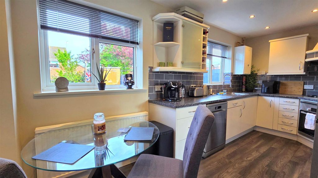 Property photo 3 of 10 Kitchen/Diner