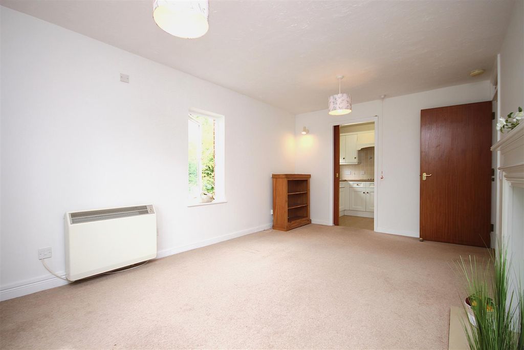 Property photo 3 of 12