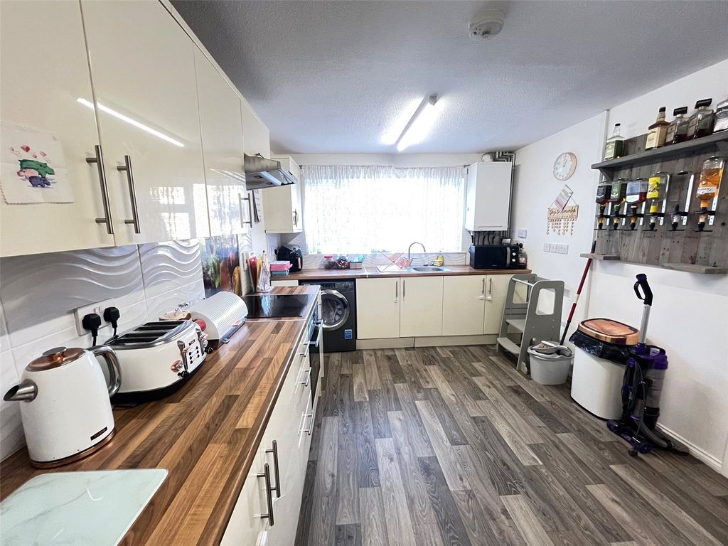 Property photo 3 of 18 Picture No. 17