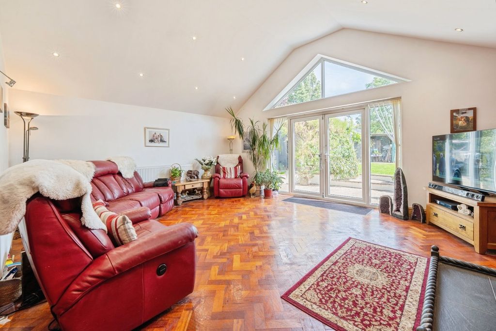 Property photo 2 of 19