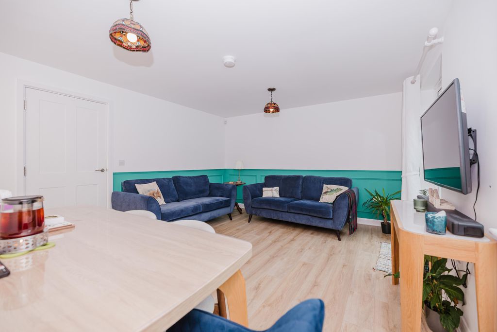 Property photo 2 of 19