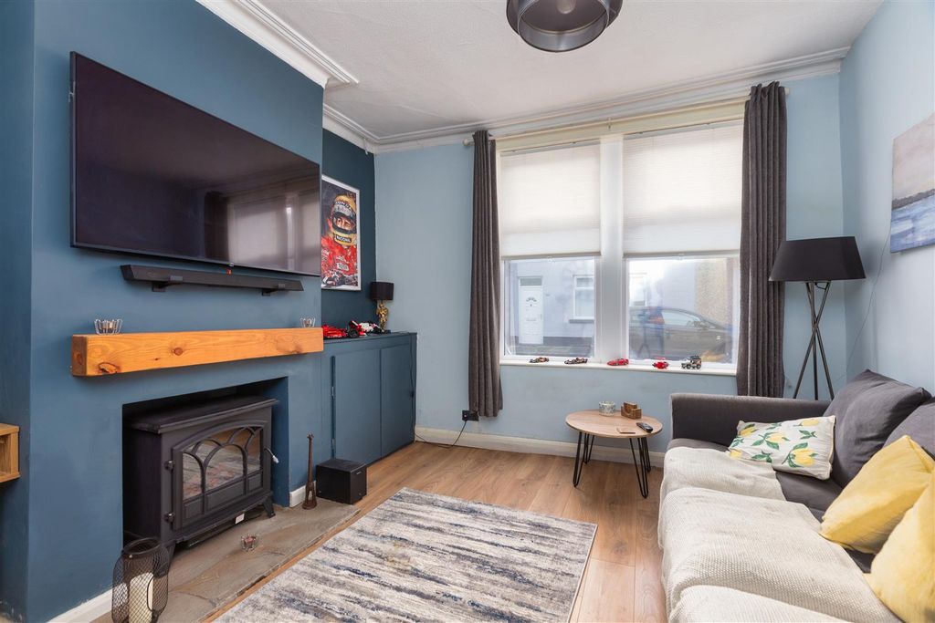 Property photo 2 of 18