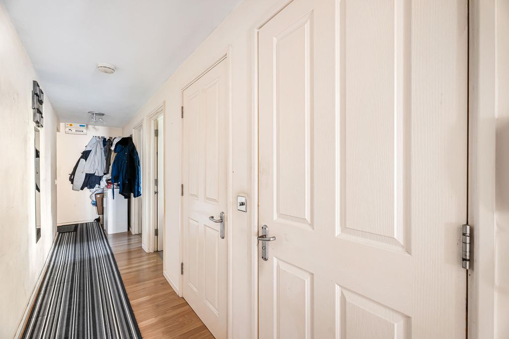 Property photo 3 of 18 Hallway