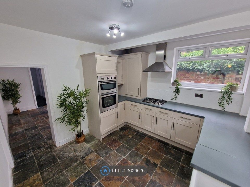 Property photo 2 of 21 Kitchen